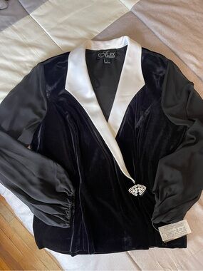 Alex Evenings Black Velvet Blazer with White Satin Lapel